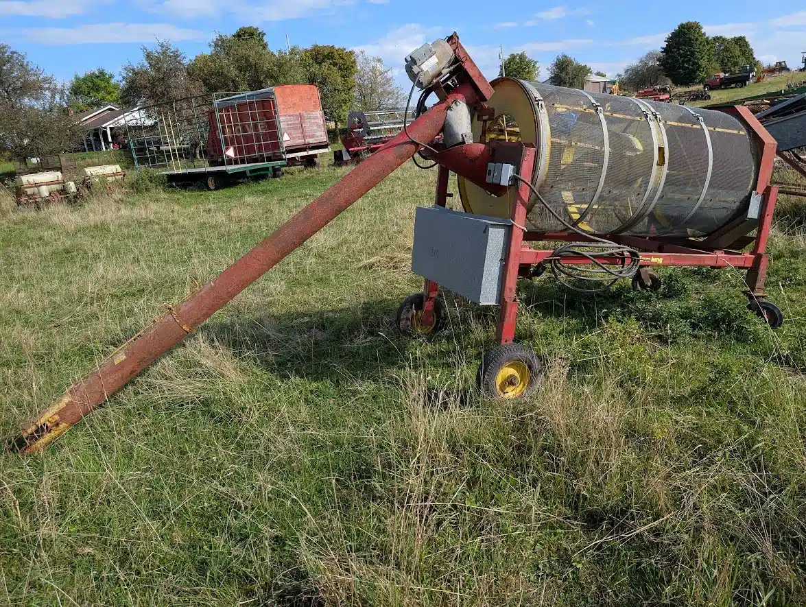 Gallery image 1 for Used Farm King 2 Stage Grain Cleaner
