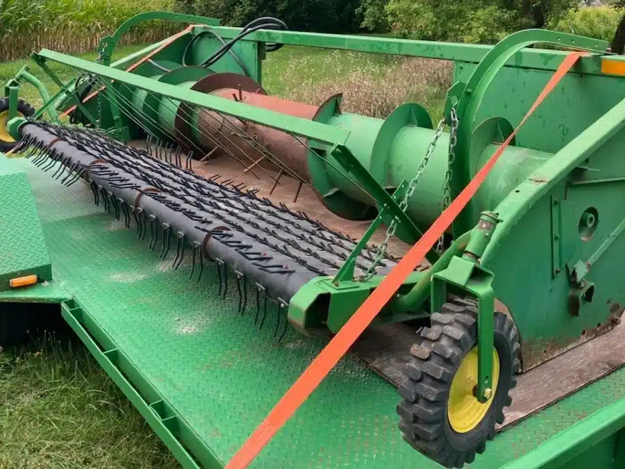 Gallery image 1 for Used John Deere 5 Belt Header - Pickup