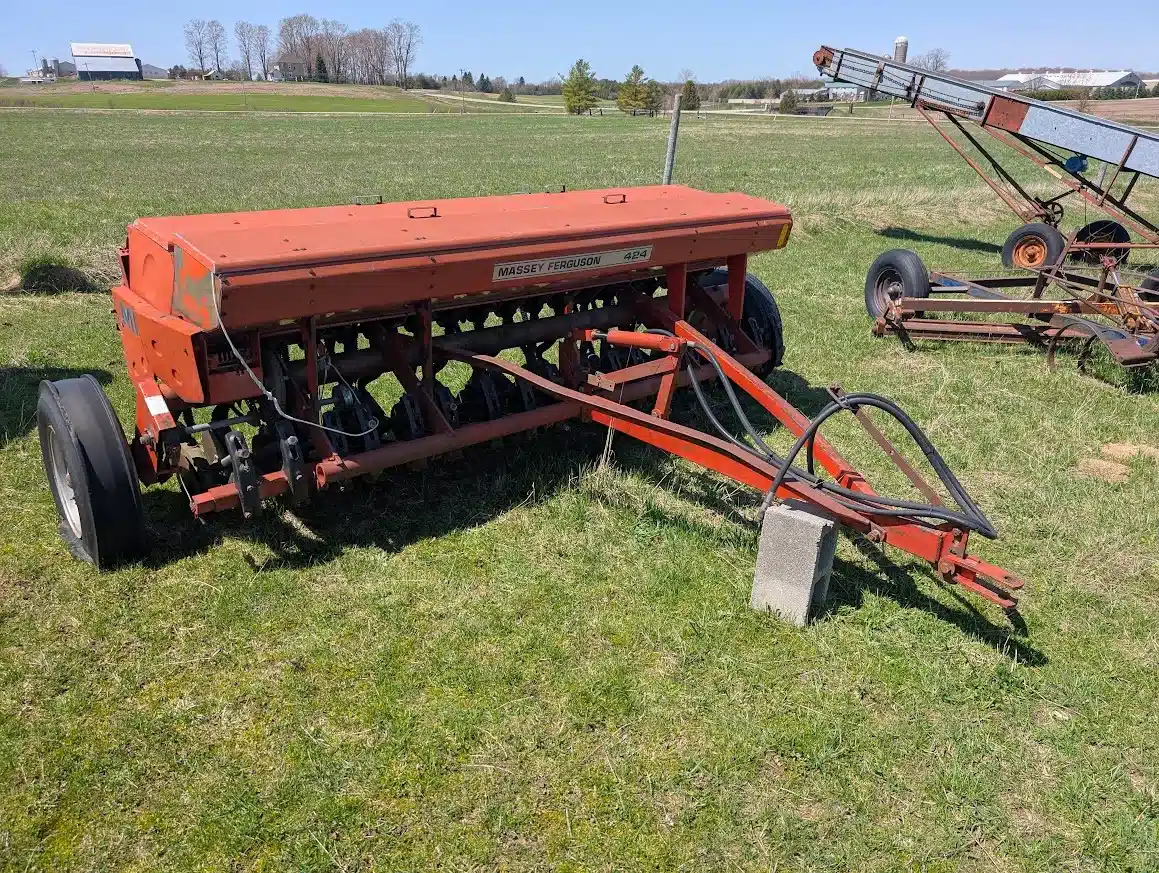 Photo de la Galerie 1 pour Massey Ferguson 424 Semoir