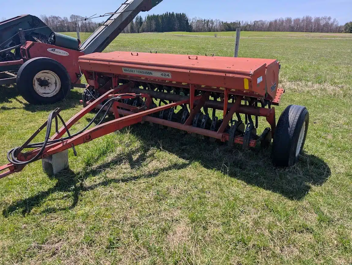 Photo de la Galerie 2 pour Massey Ferguson 424 Semoir