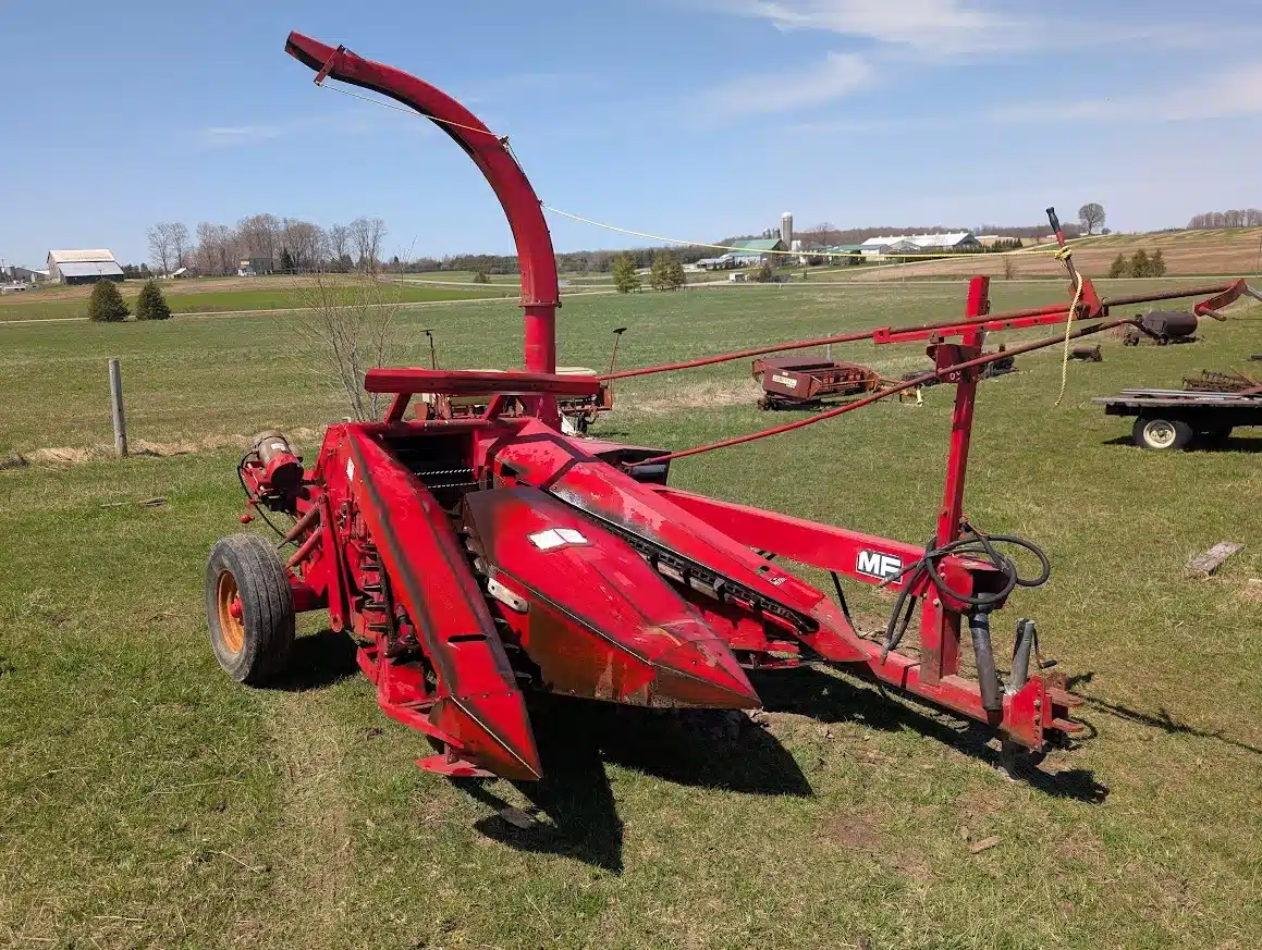 Gallery image 1 for Massey Ferguson 200 Forage Harvester