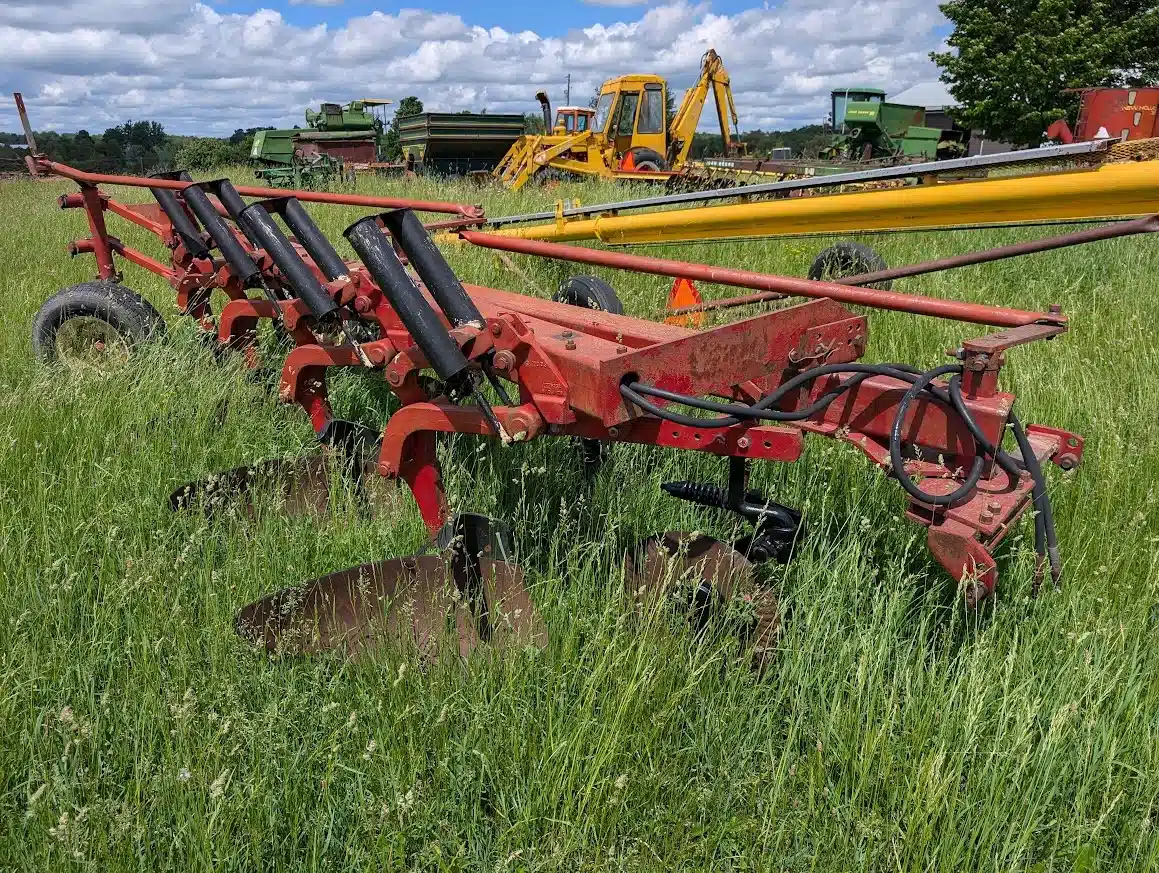 Photo de la Galerie 1 pour International Harvester 720 Charrue