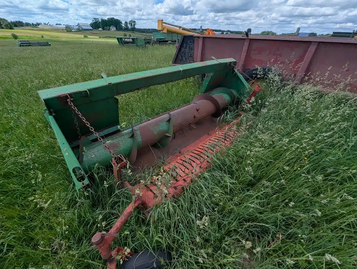Gallery image 1 for John Deere 10 Header - Pickup
