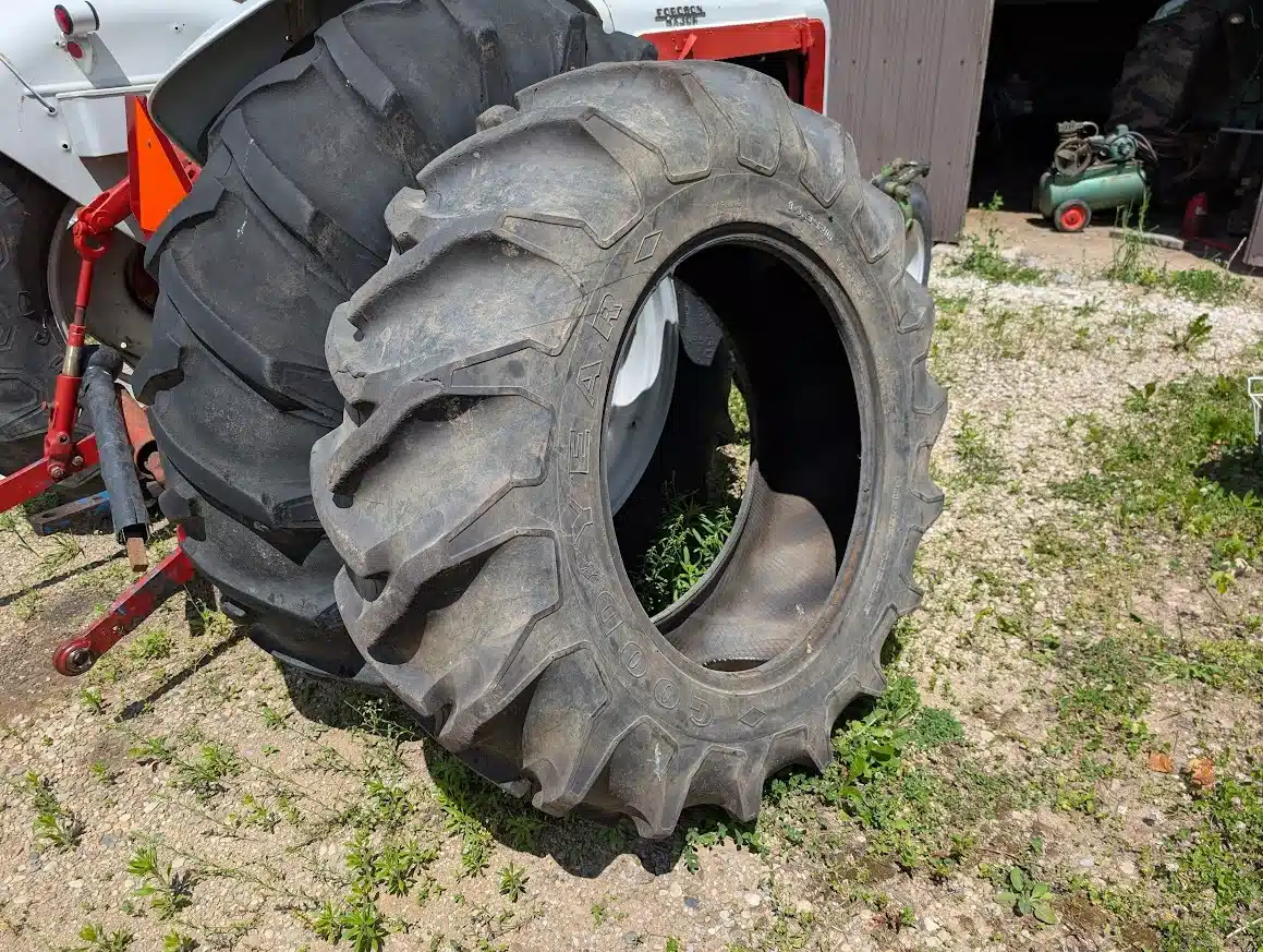 Photo de la Galerie 1 pour Goodyear 14.9X28 Pneus