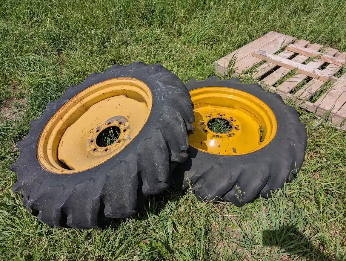 Photo de la Galerie 1 pour Goodyear 9.5x24" Pneus