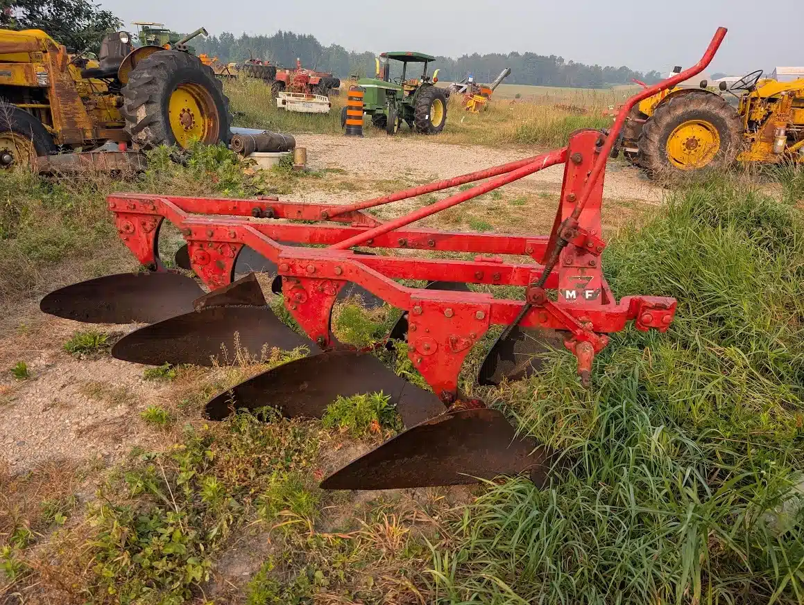 Gallery image 1 for Massey Ferguson 72 Plow