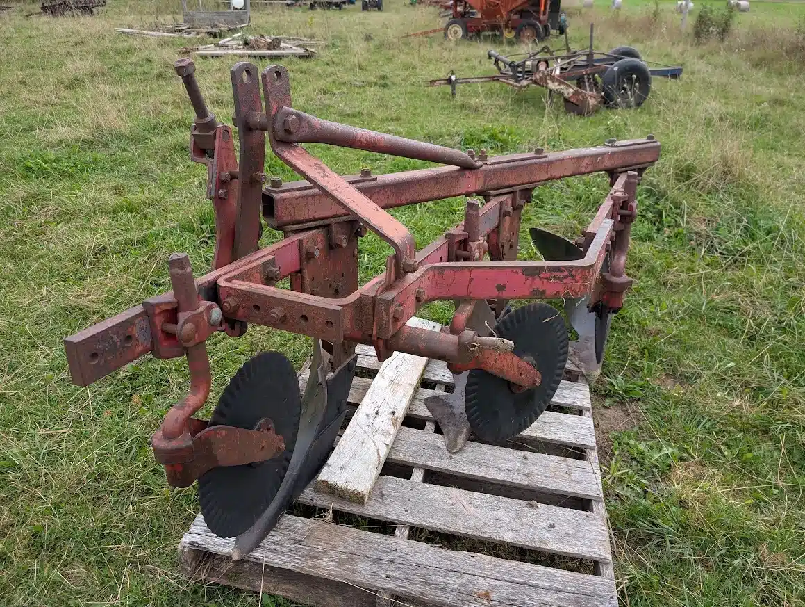 Photo de la Galerie 2 pour Massey Ferguson 74 Charrue