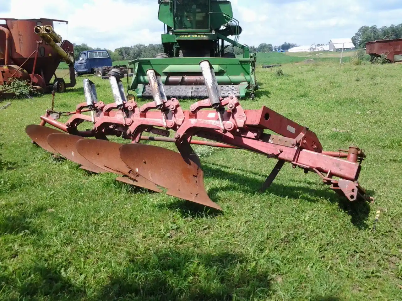 Gallery image 1 for Used International Harvester 710 Plow