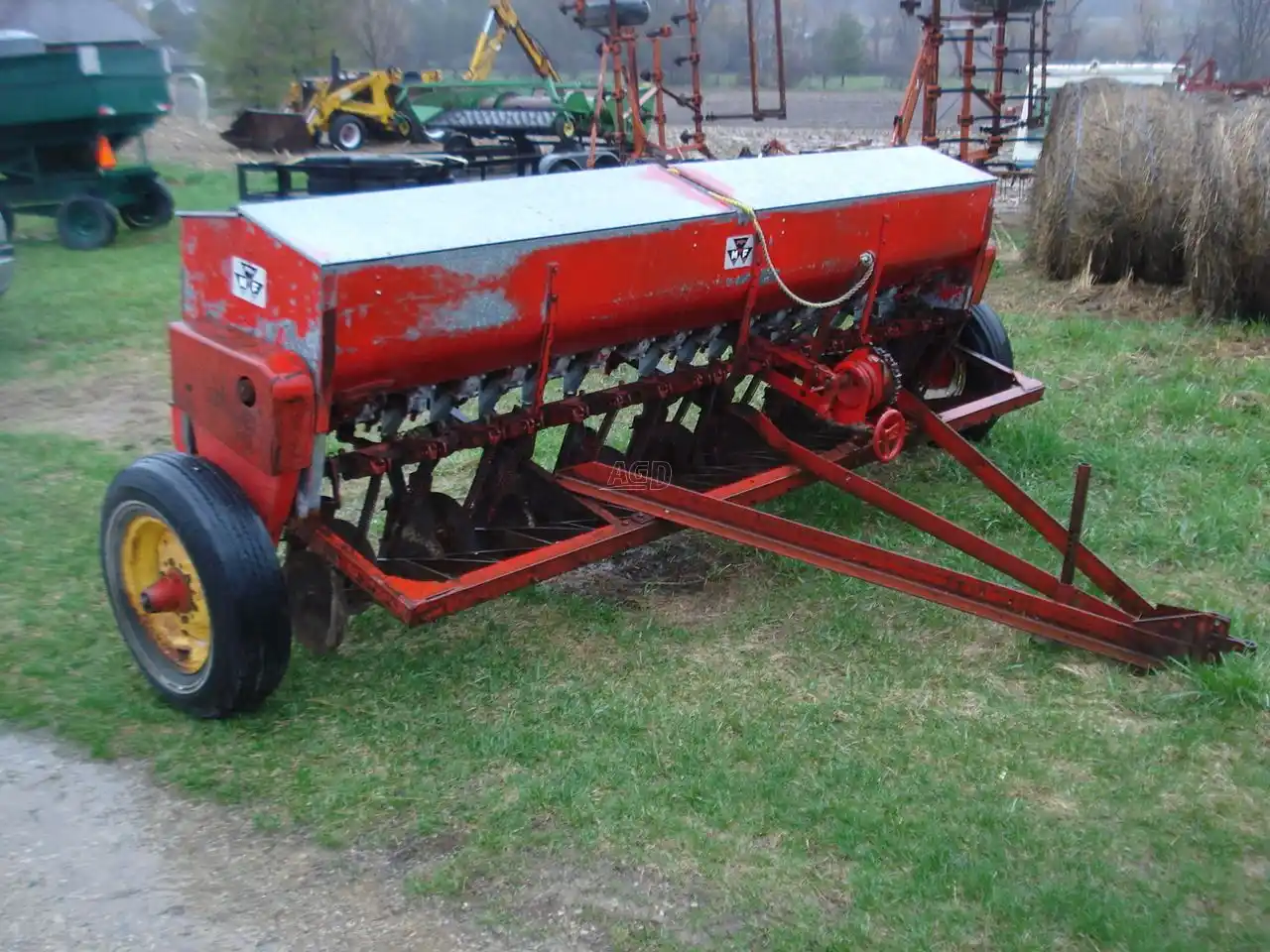Gallery image 1 for Used Massey Ferguson 33 Drill