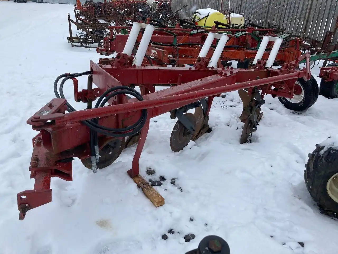 Gallery image 2 for Used International Harvester 720 Plow