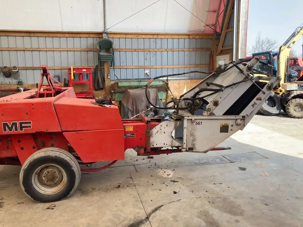 Gallery image 2 for Used New Idea 561 Bale Thrower