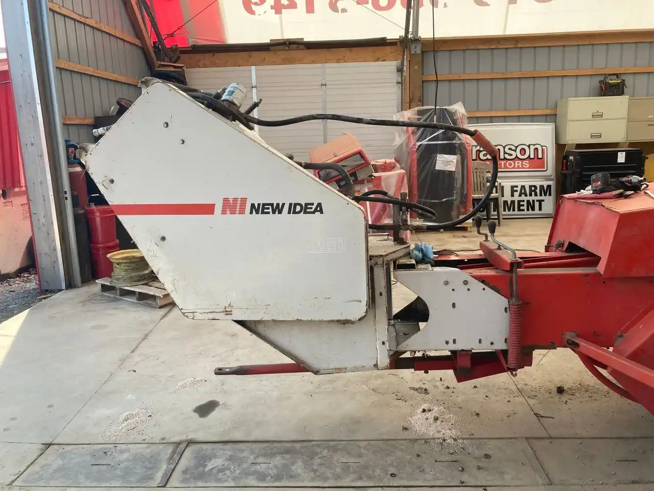 Gallery image 1 for Used New Idea 561 Bale Thrower