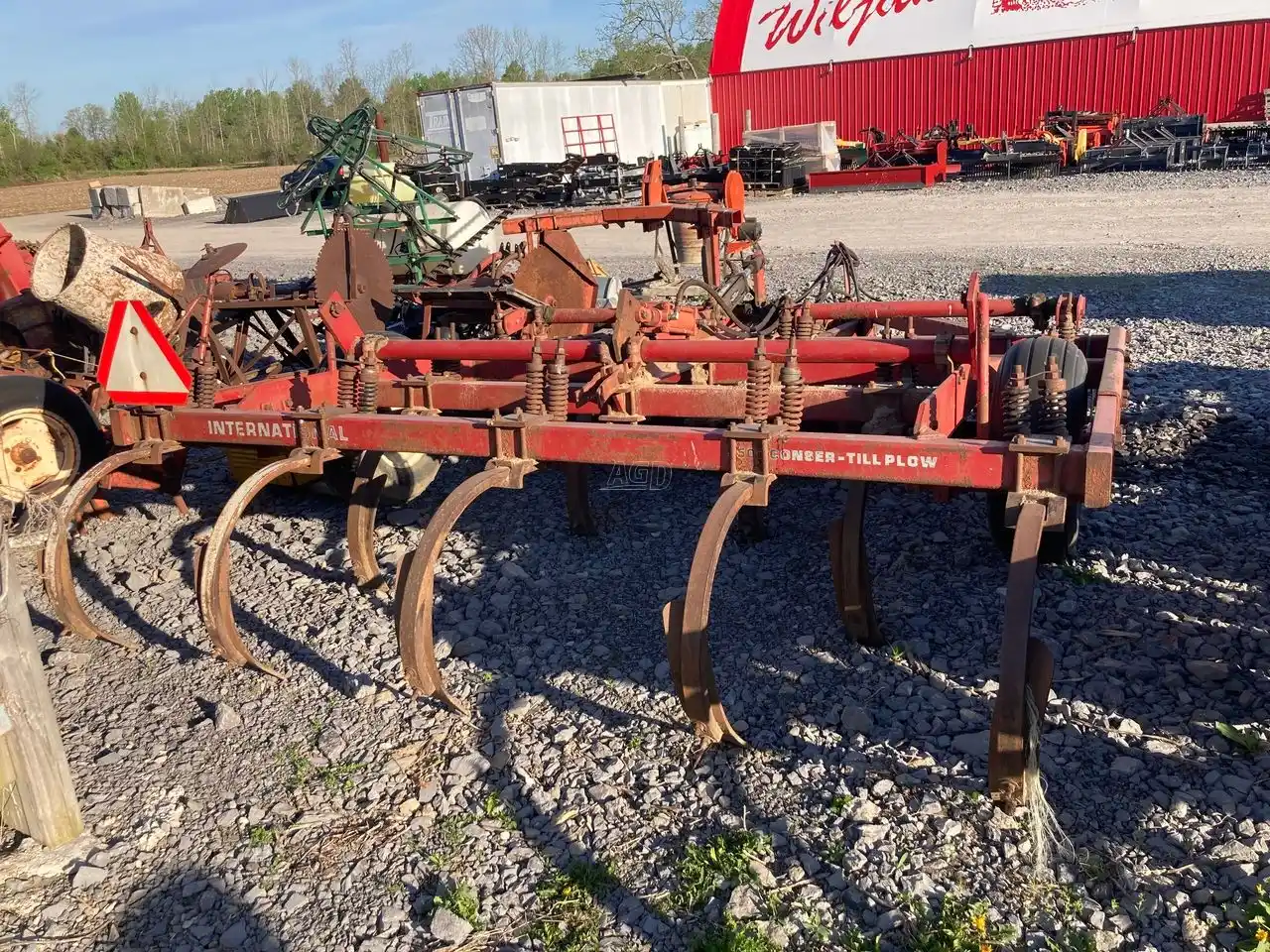Gallery image 2 for Used International Harvester 6500 Chisel Plow