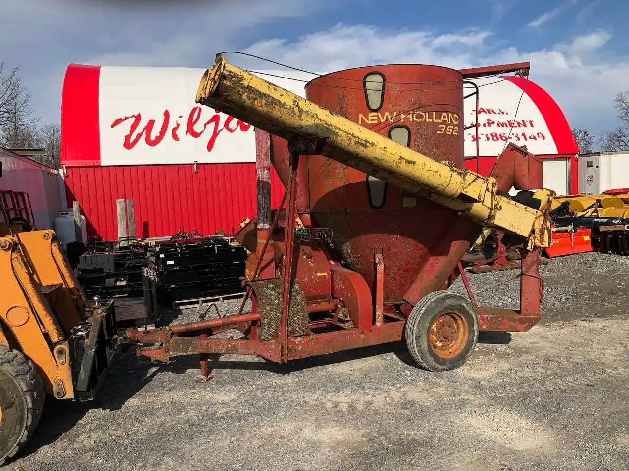 Gallery image 1 for Used New Holland 352 Mix Mill