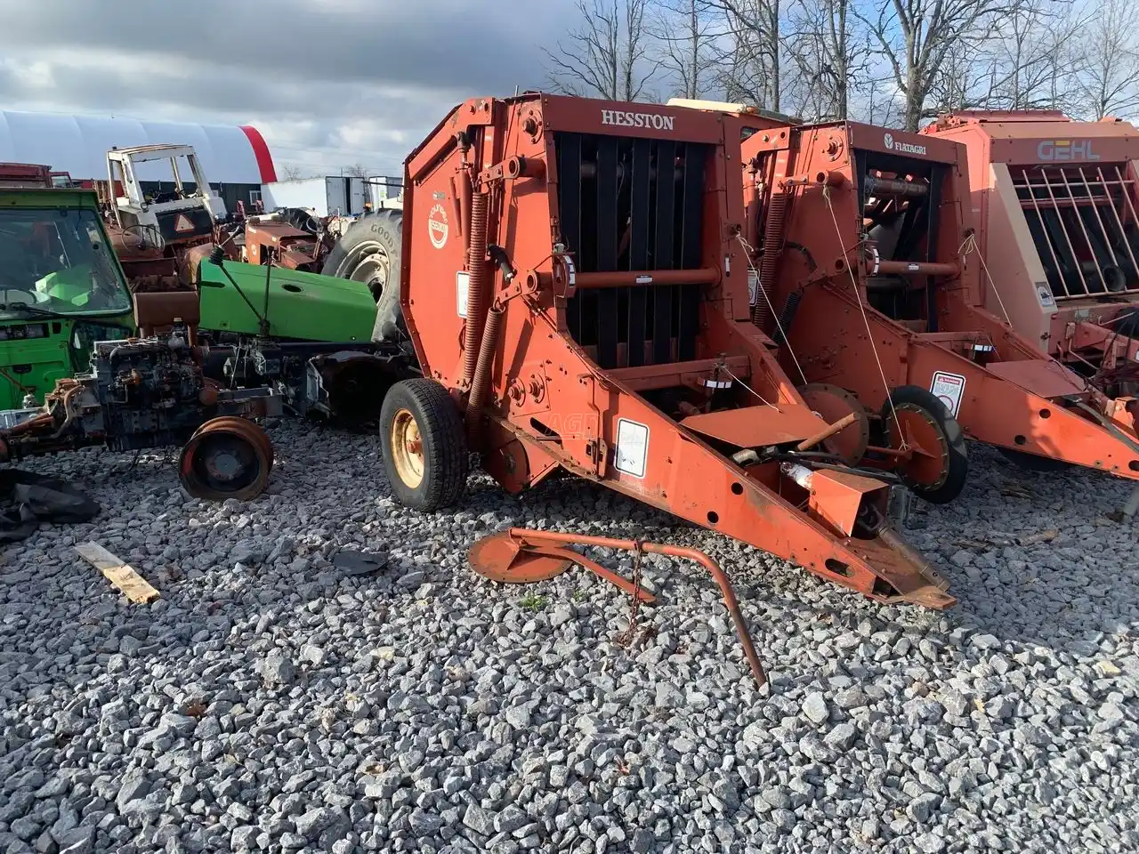 Gallery image 1 for Used Hesston 5530 Round Baler