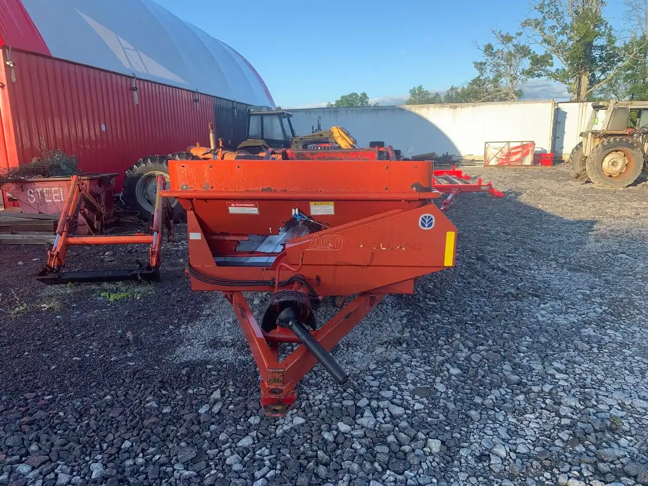 Gallery image 2 for Used New Holland 185 Manure Spreader