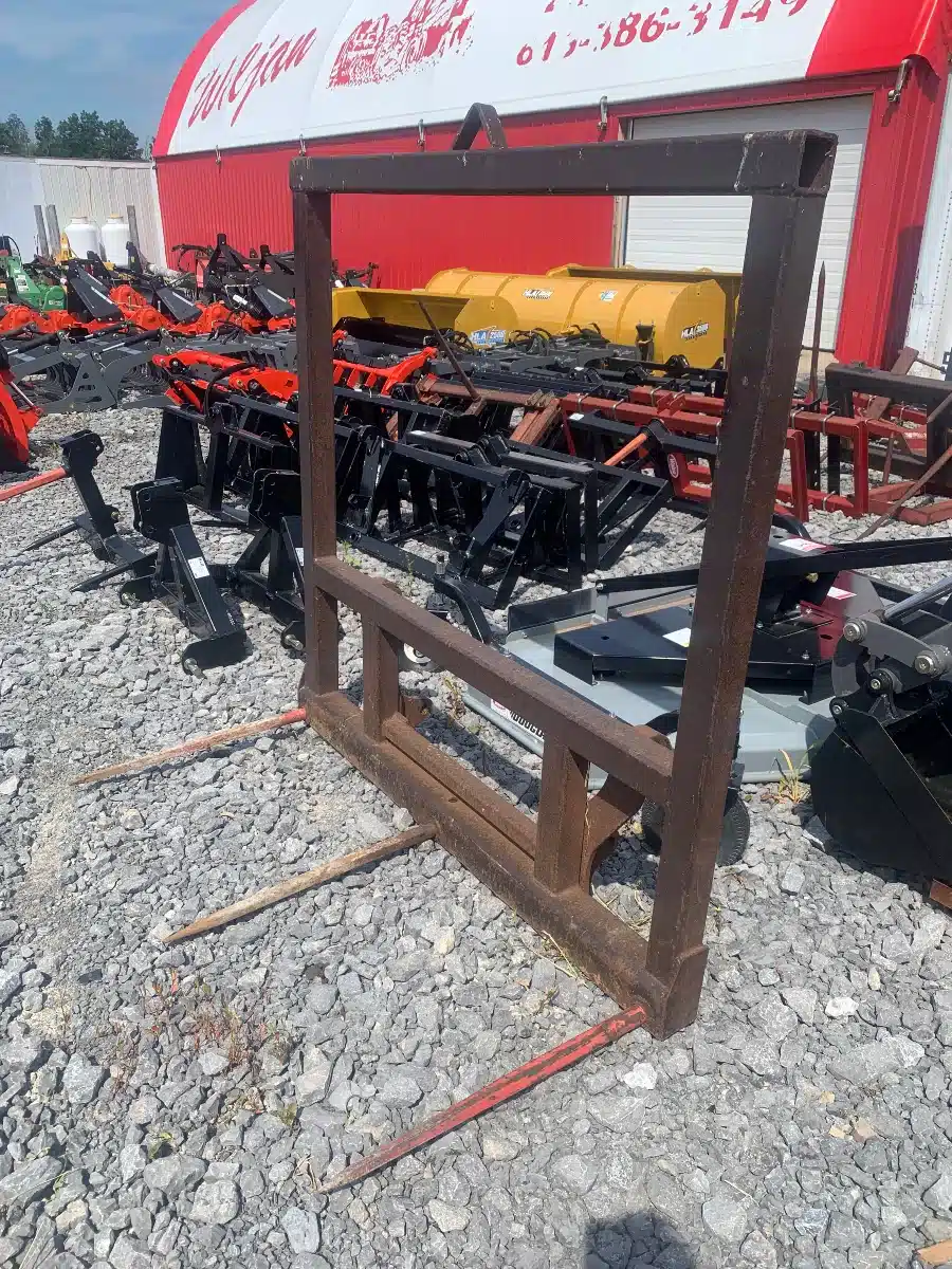 Gallery image 1 for Used HLA Attachments 3 PRONG Bale Spear