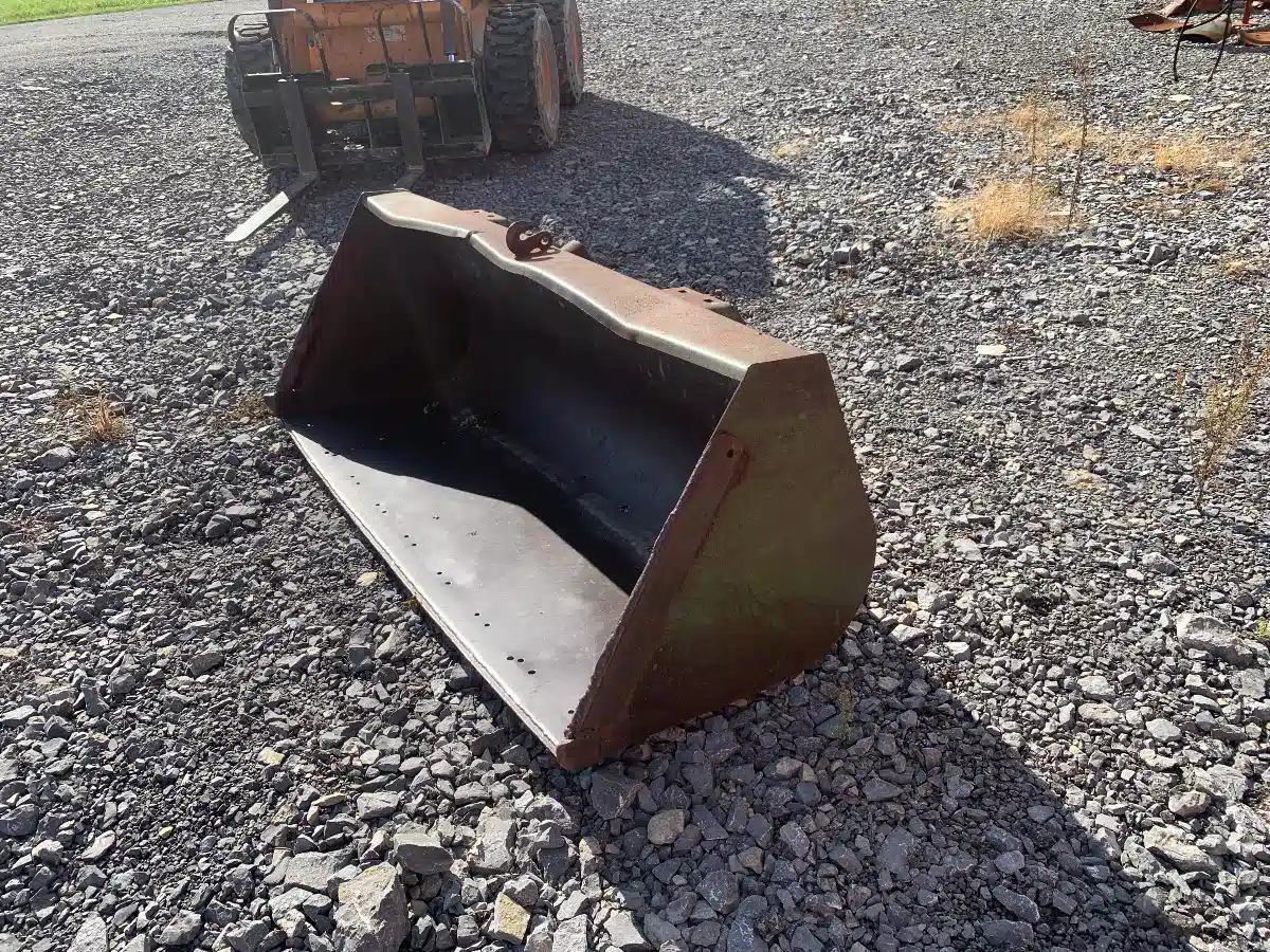 Gallery image 1 for John Deere 6FT Bucket