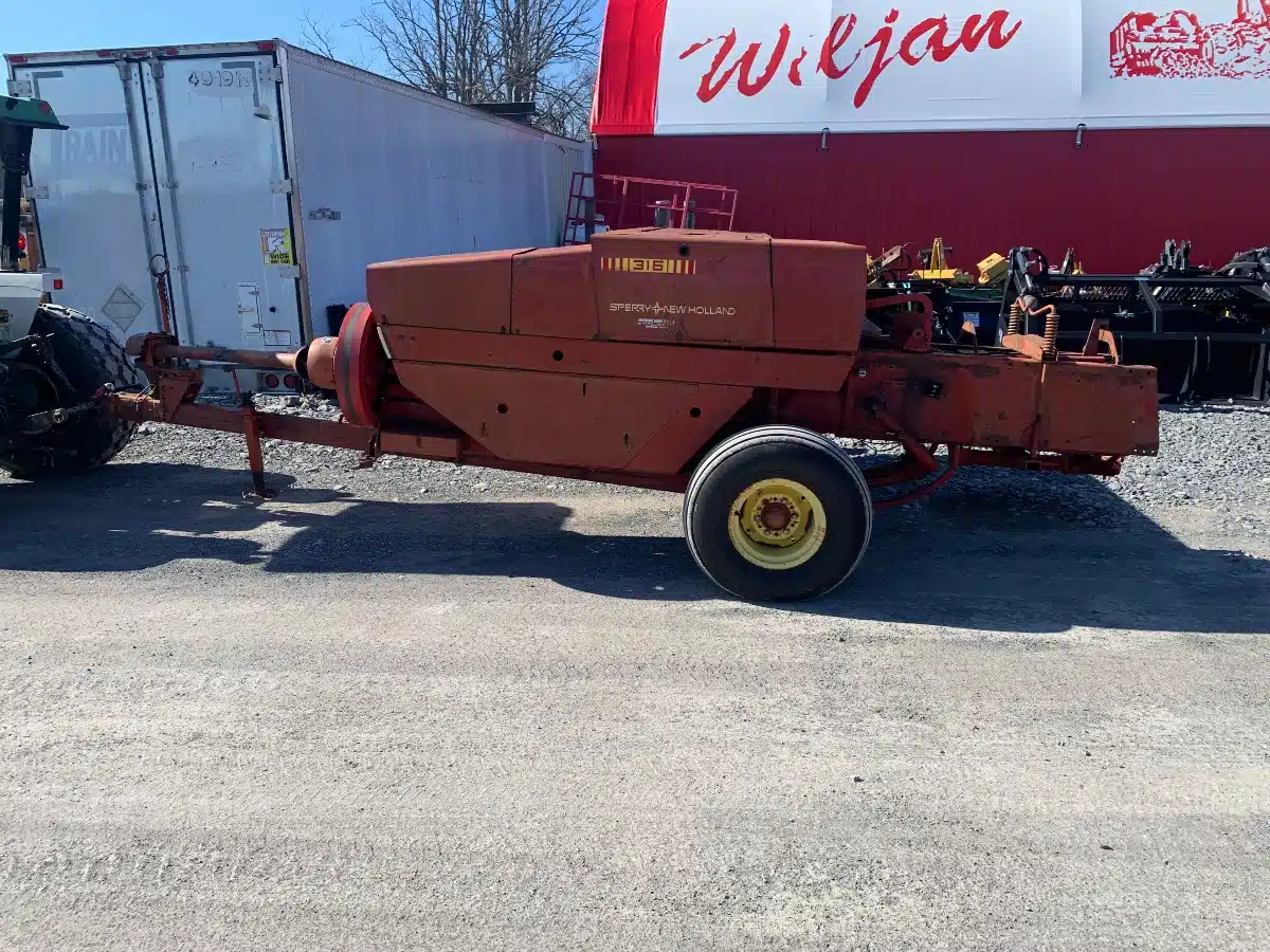Gallery image 2 for Used New Holland 316 Square Baler - Small