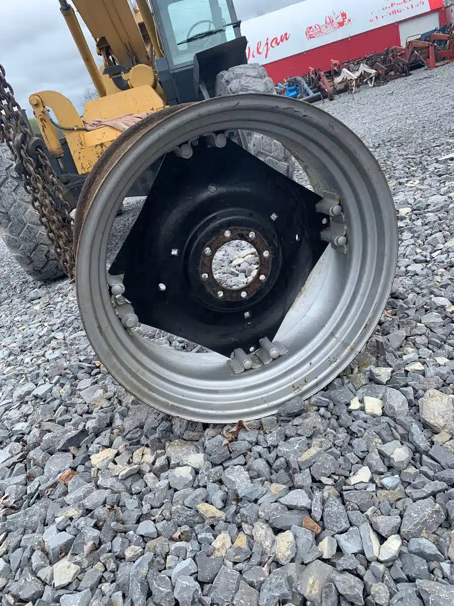 Gallery image 1 for Used Case IH 16by34 Rims
