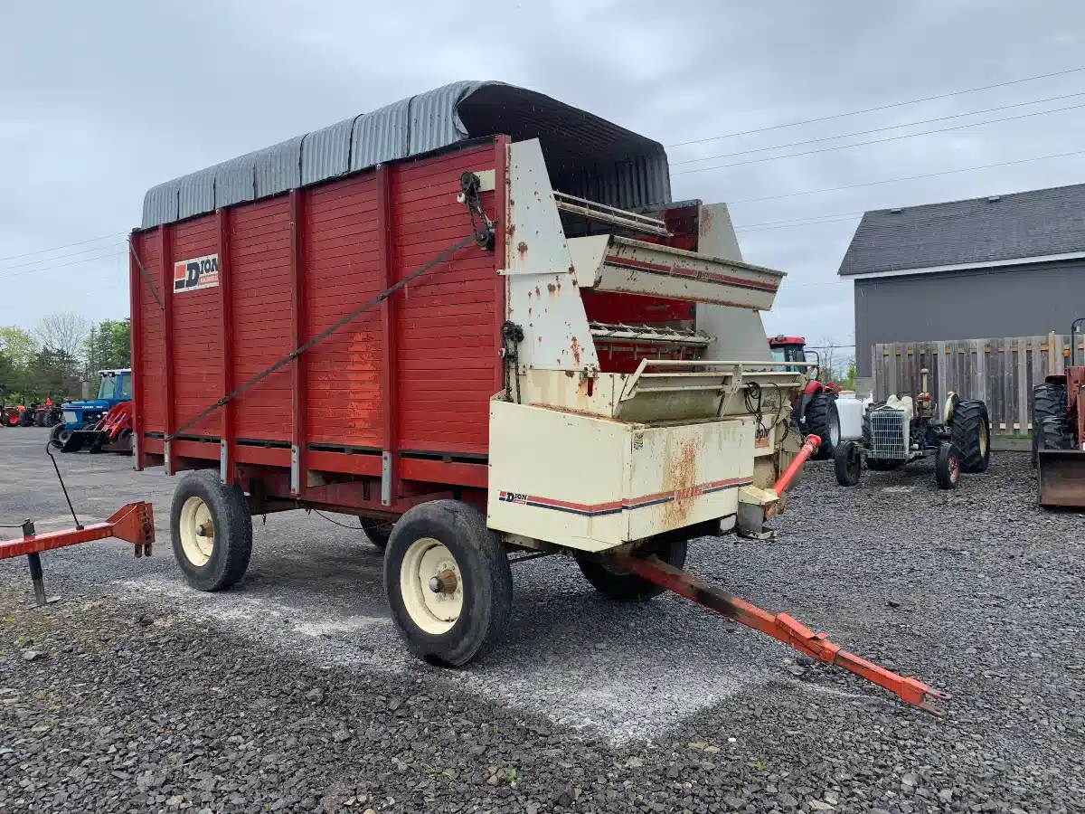 Gallery image 2 for Used Dion 1016SE Forage Box