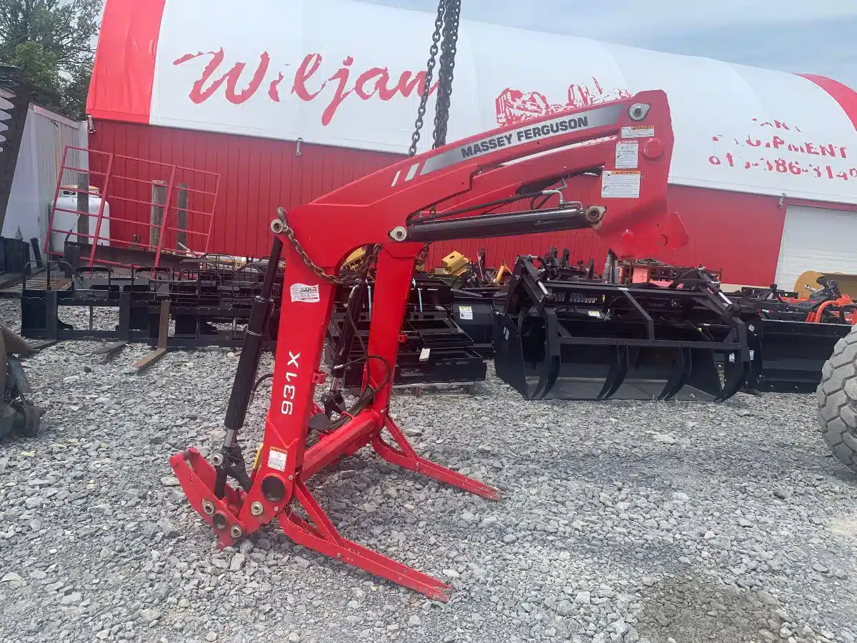 Gallery image 1 for Massey Ferguson 931X Front End Loader