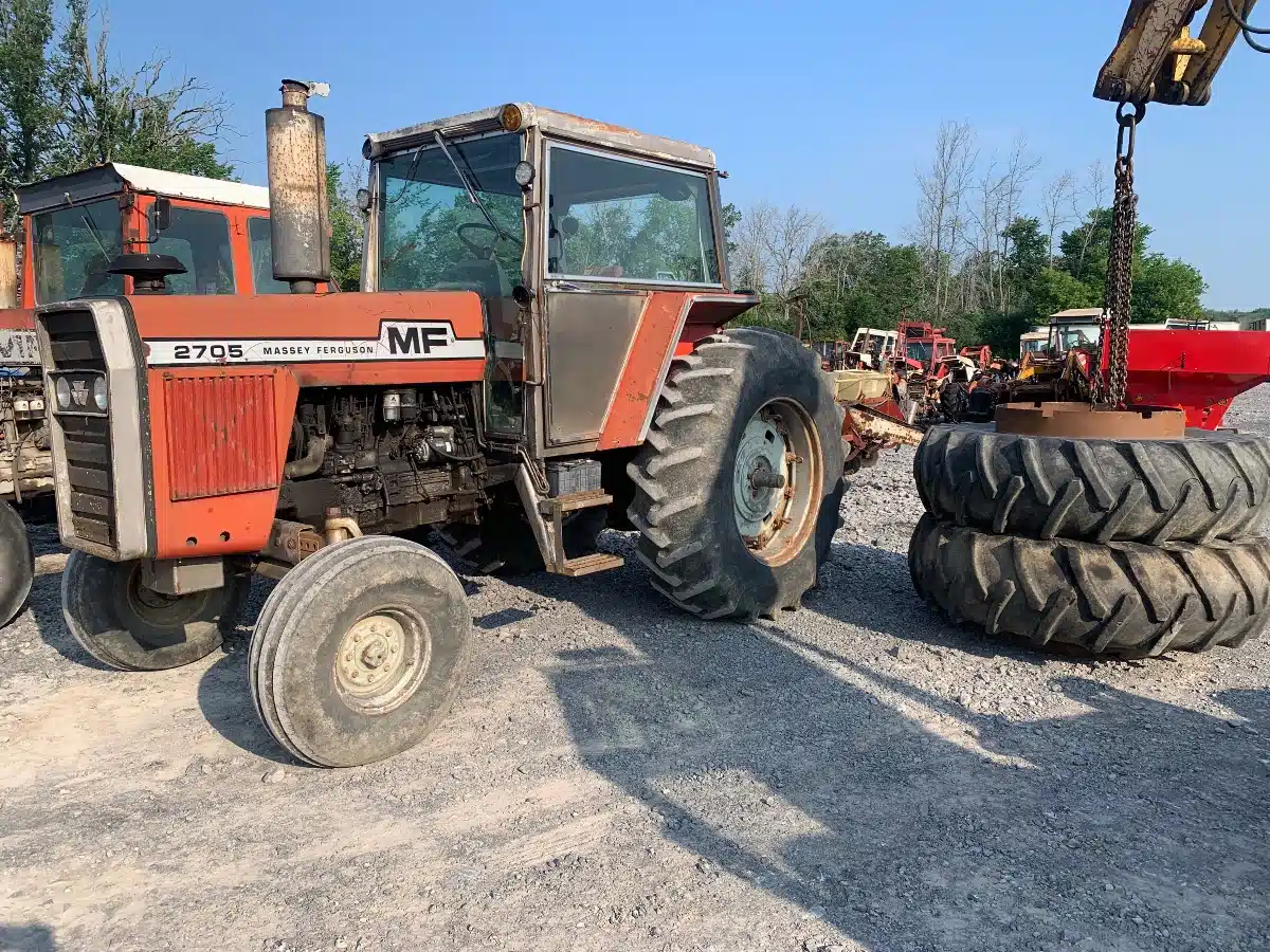 Gallery image 1 for Used Massey Ferguson 2705 Tractor