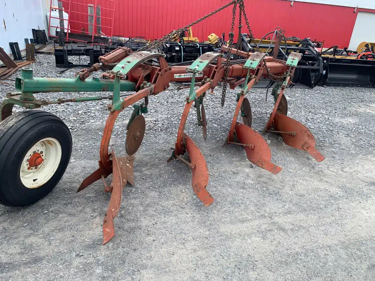 Gallery image 2 for Used Kverneland 4 ferrow Plow