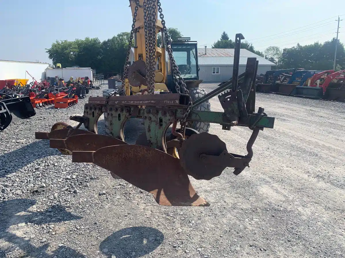 Gallery image 2 for Used John Deere 3 furrow Plow