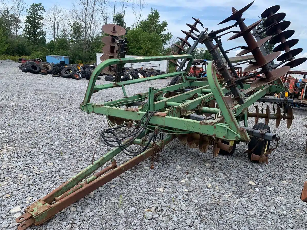Gallery image 2 for Used John Deere TO230 Disc