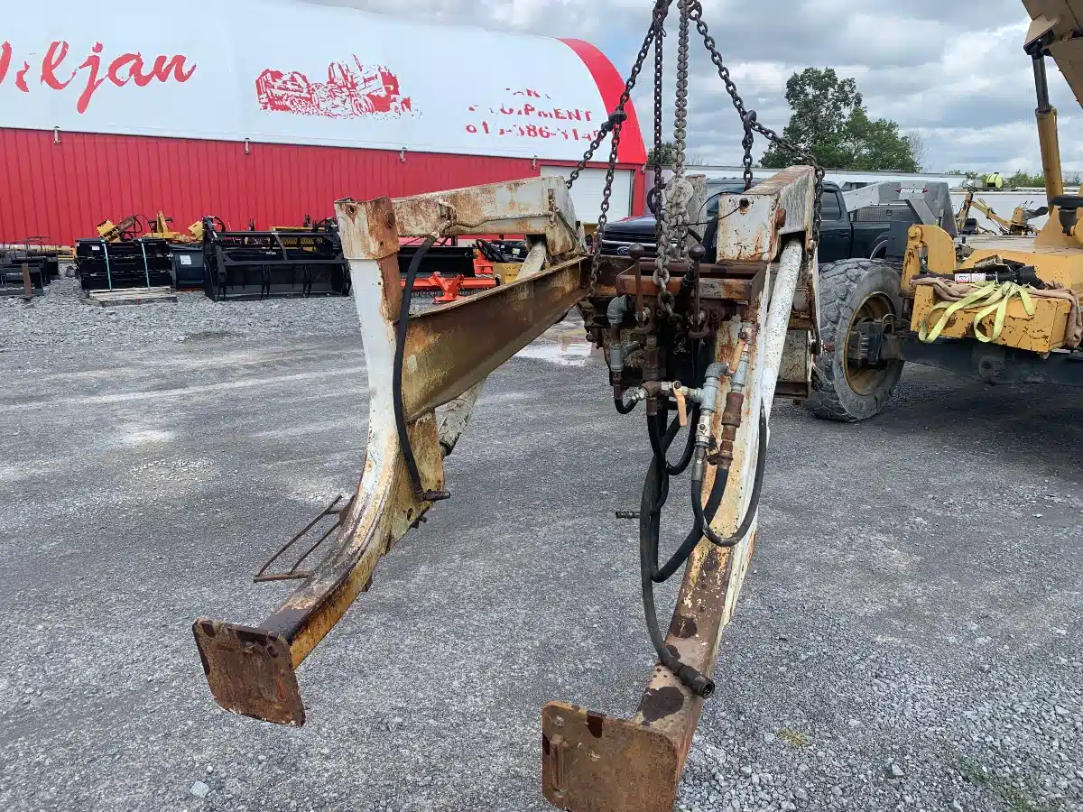 Gallery image 2 for Used International 2001 Tractor Loader