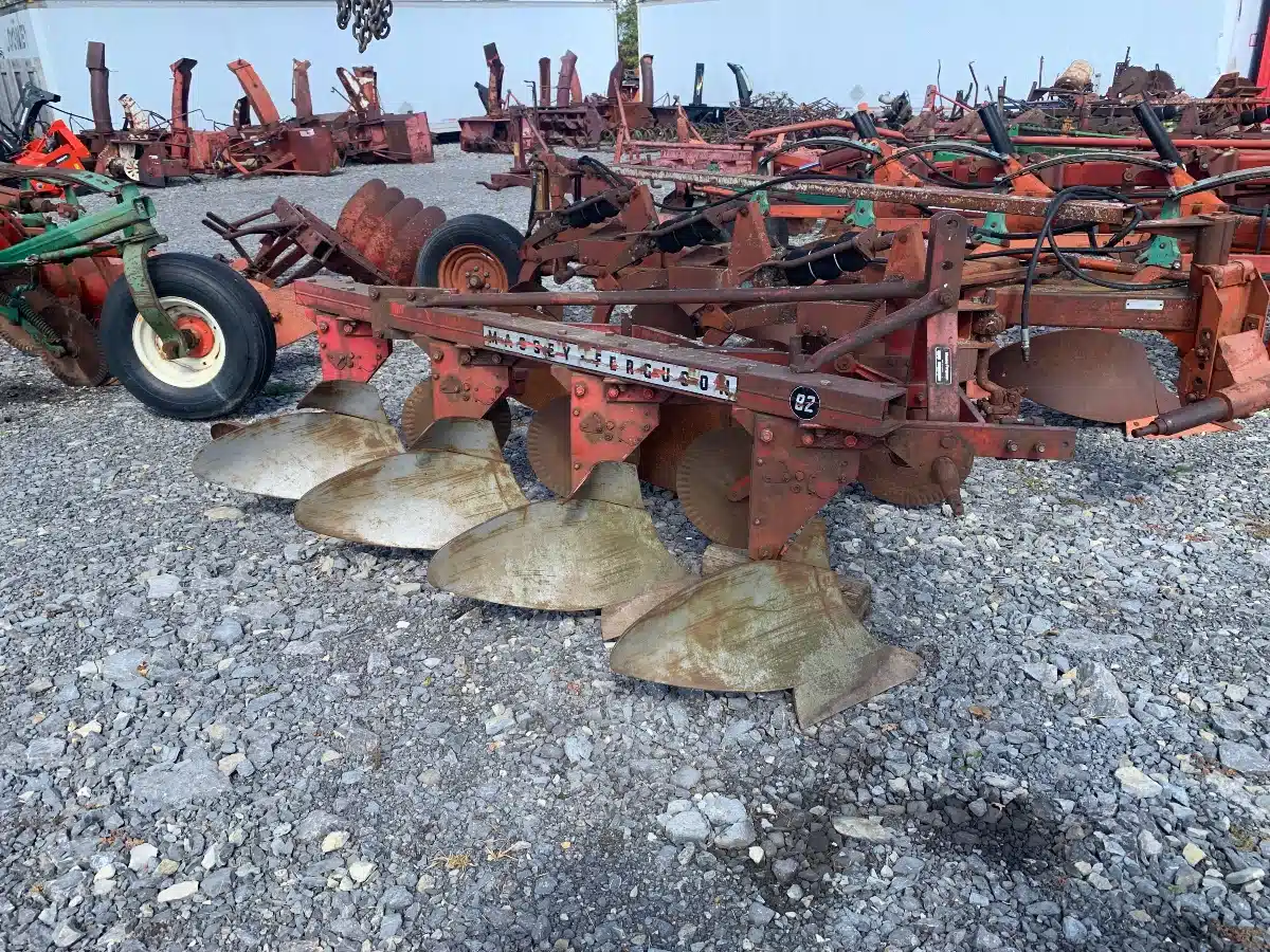 Gallery image 1 for Used Massey Ferguson 82 Plow