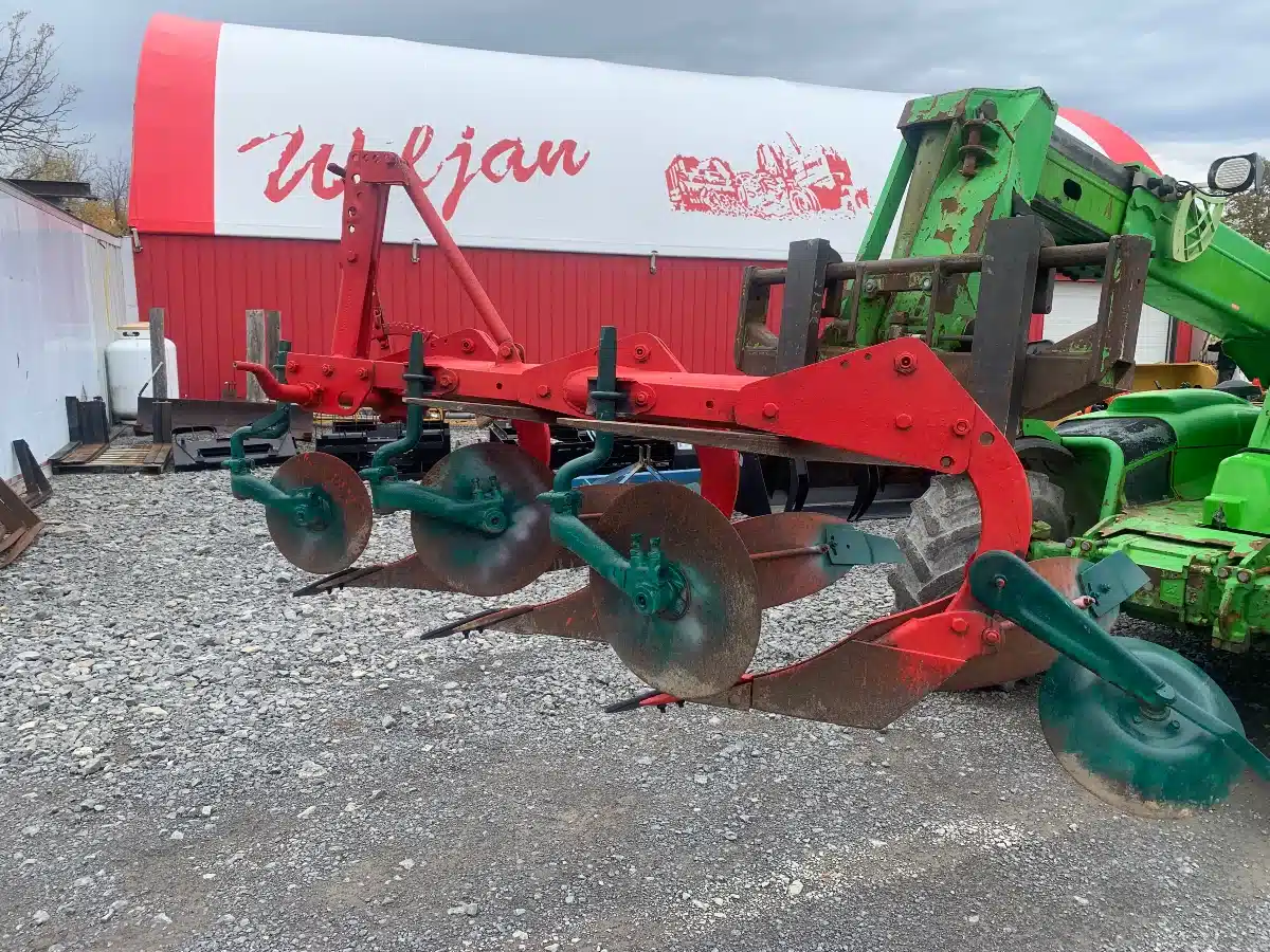 Used Kverneland 3F Plow