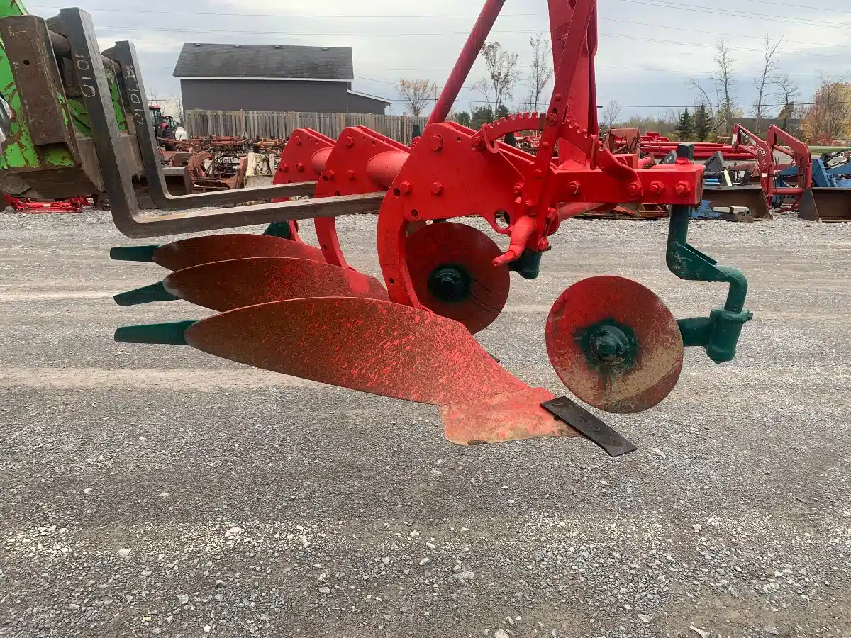 Gallery image 2 for Used Kverneland 3F Plow