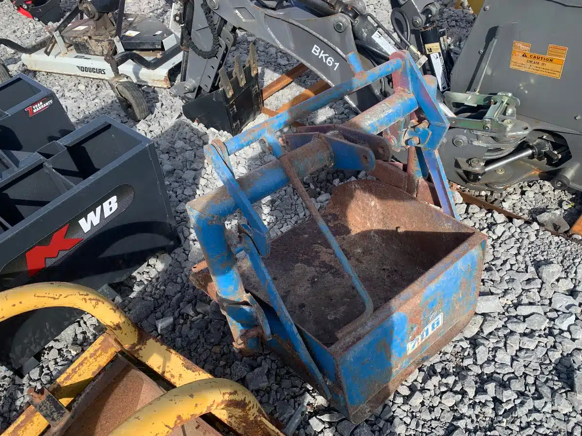 Used Ford 706 Dirt Scoop