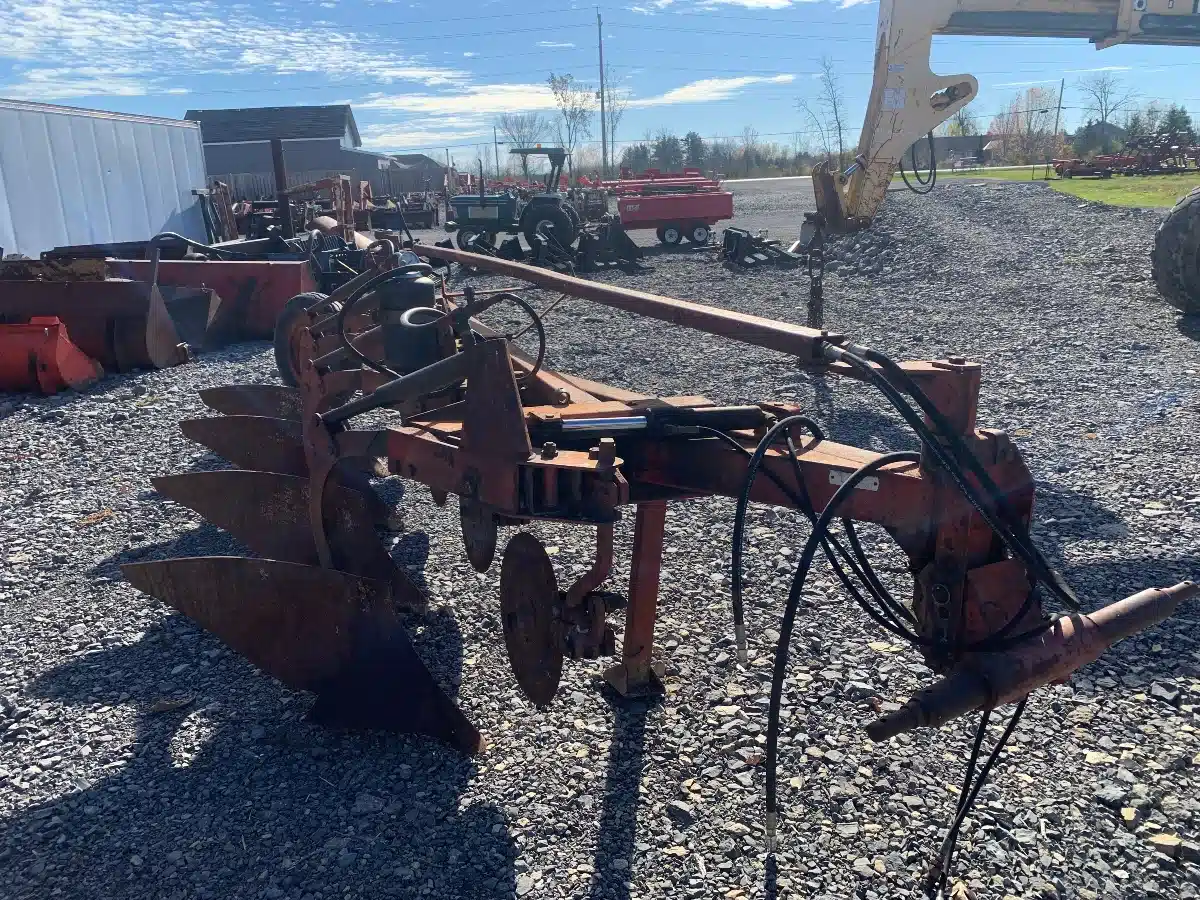 Gallery image 2 for Used Överum 4 Furrow auto Plow