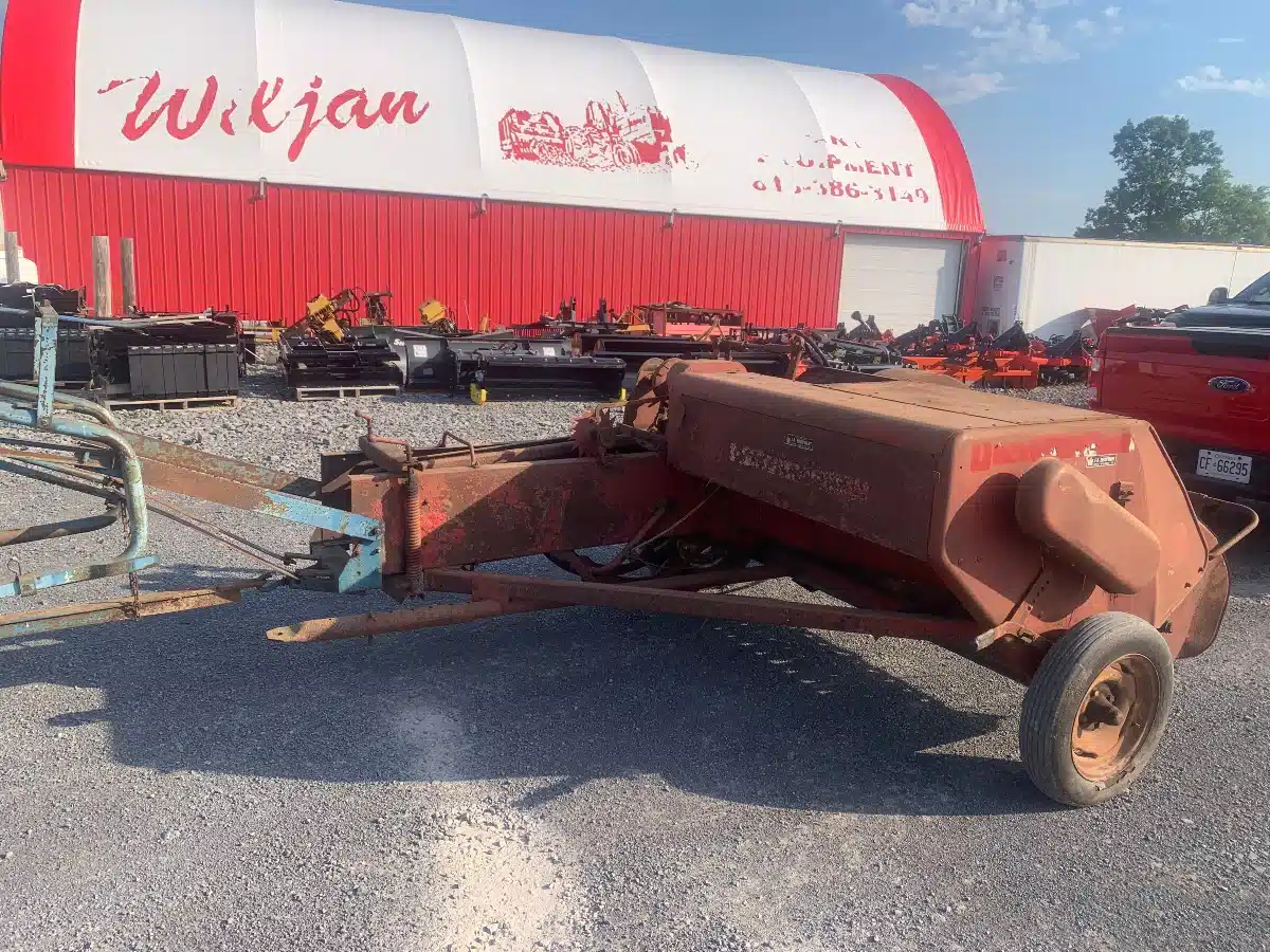 Gallery image 2 for International 46 Square Baler - Small