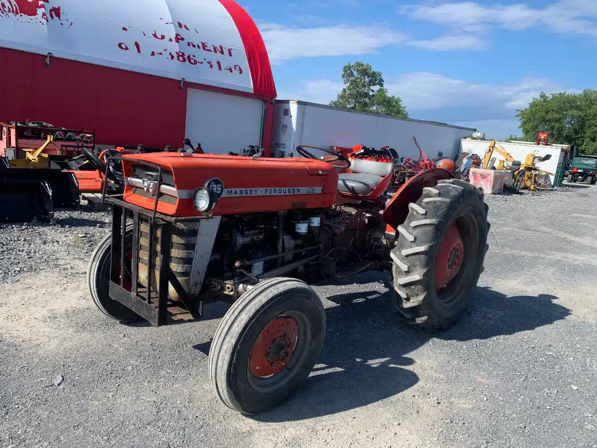 Photo de la Galerie 2 pour Massey Ferguson 135 Tracteur
