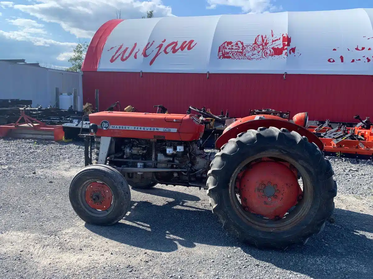 Photo de la Galerie 1 pour Massey Ferguson 135 Tracteur