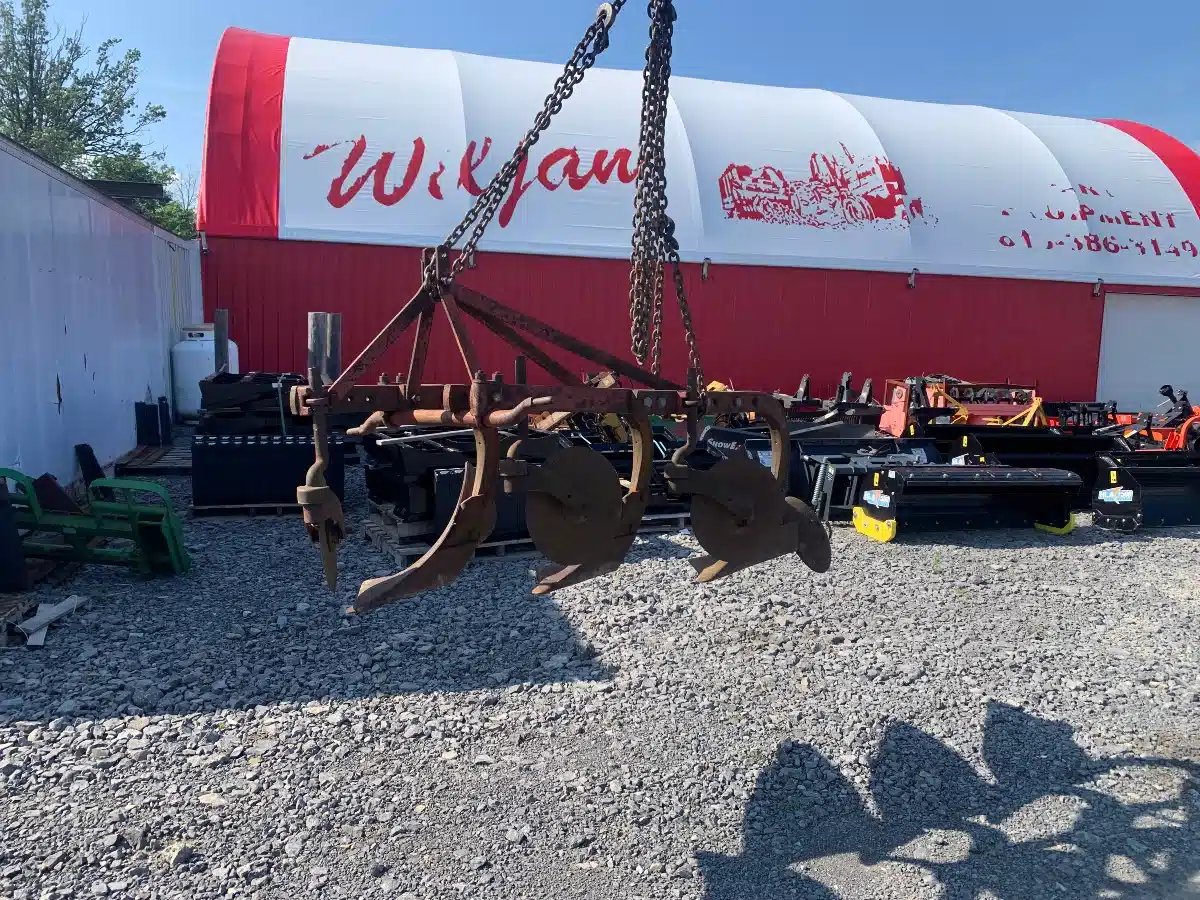 Photo de la Galerie 1 pour Massey Ferguson 3F Charrue