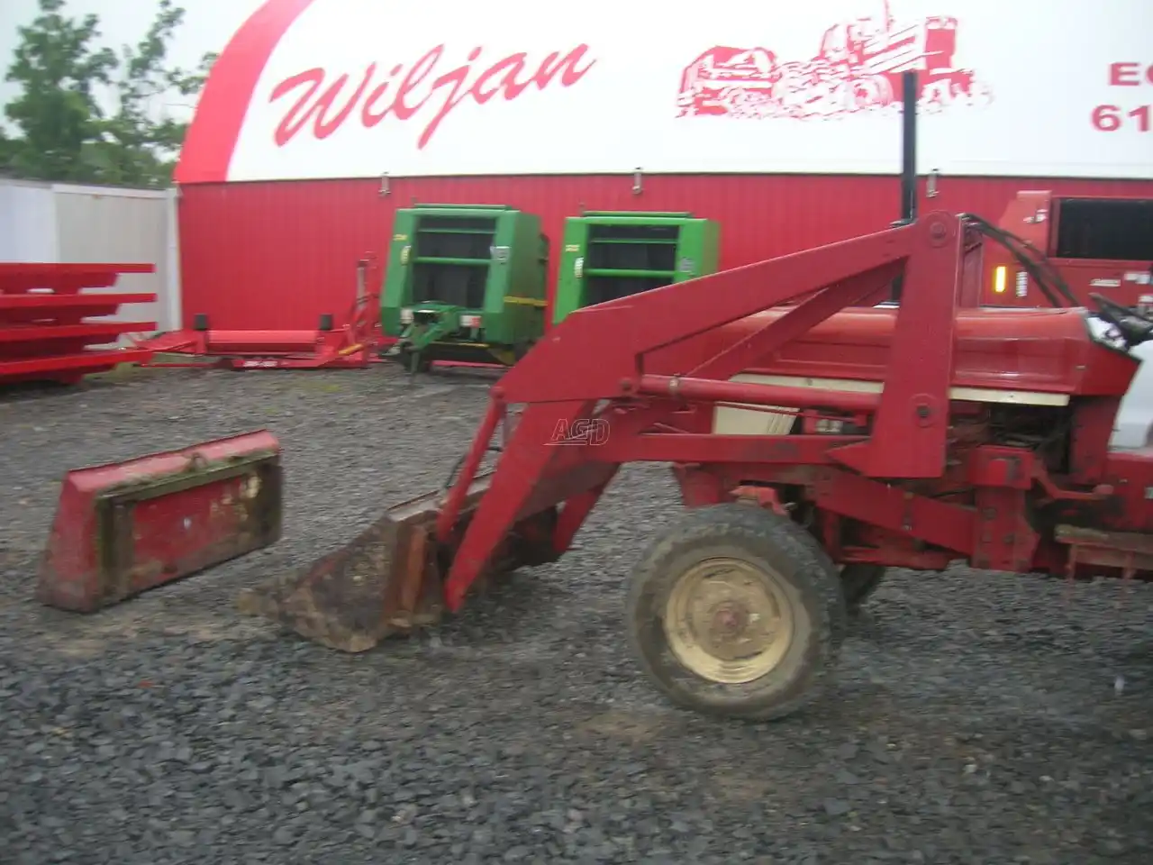 Gallery image 1 for Used International Harvester 2250 Front End Loader