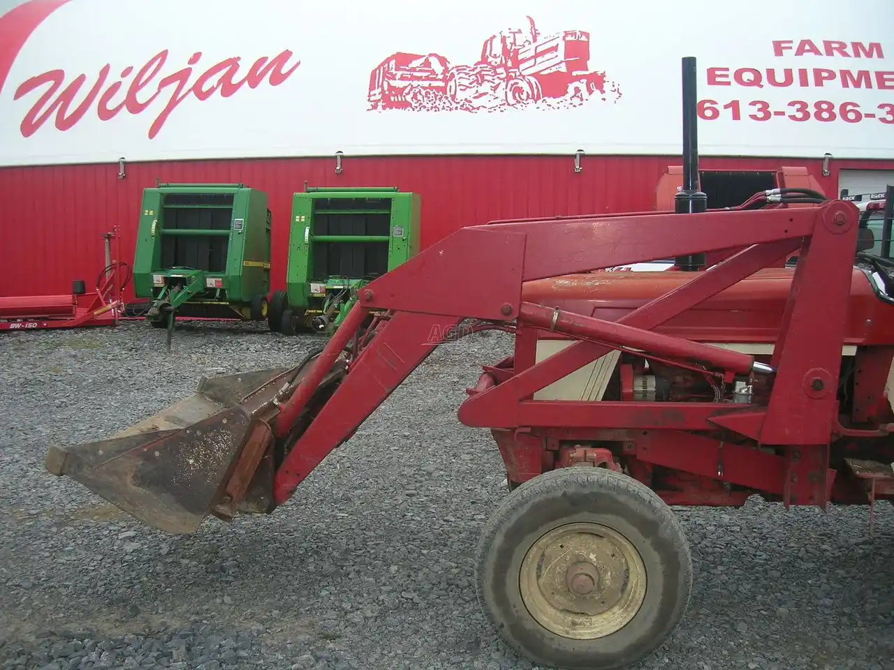 Gallery image 2 for Used International Harvester 2250 Front End Loader
