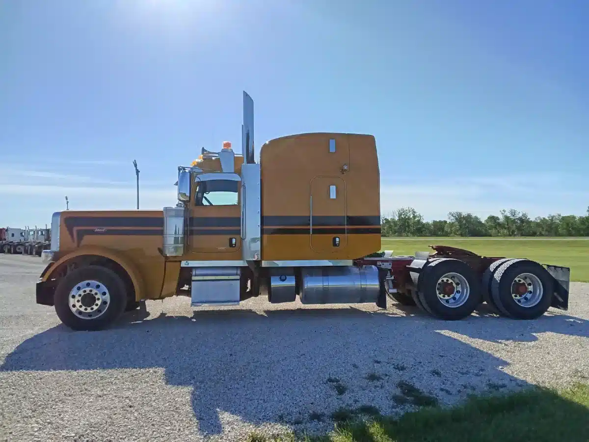 Gallery image 1 for Used 2019 Peterbilt 389 Semi-Truck