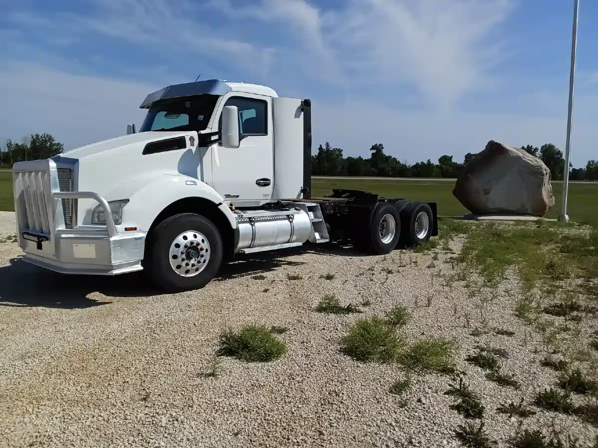 Gallery image 1 for Used 2021 Kenworth T880 Semi-Truck