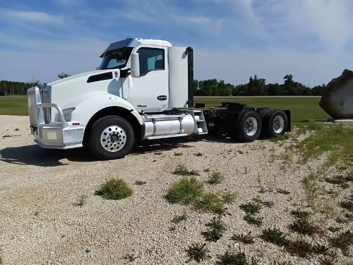 Gallery image 2 for Used 2021 Kenworth T880 Semi-Truck