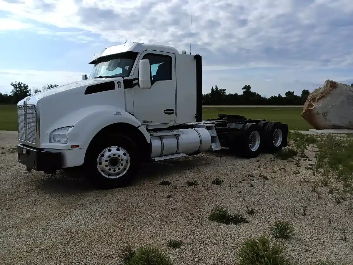 Gallery image 1 for 2022 Kenworth T880 Semi-Truck
