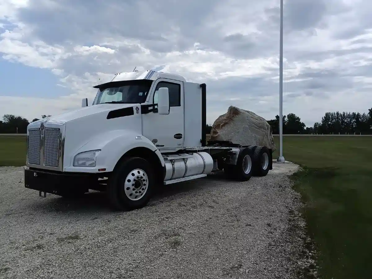 Gallery image 1 for Used 2021 Kenworth T880 Semi-Truck