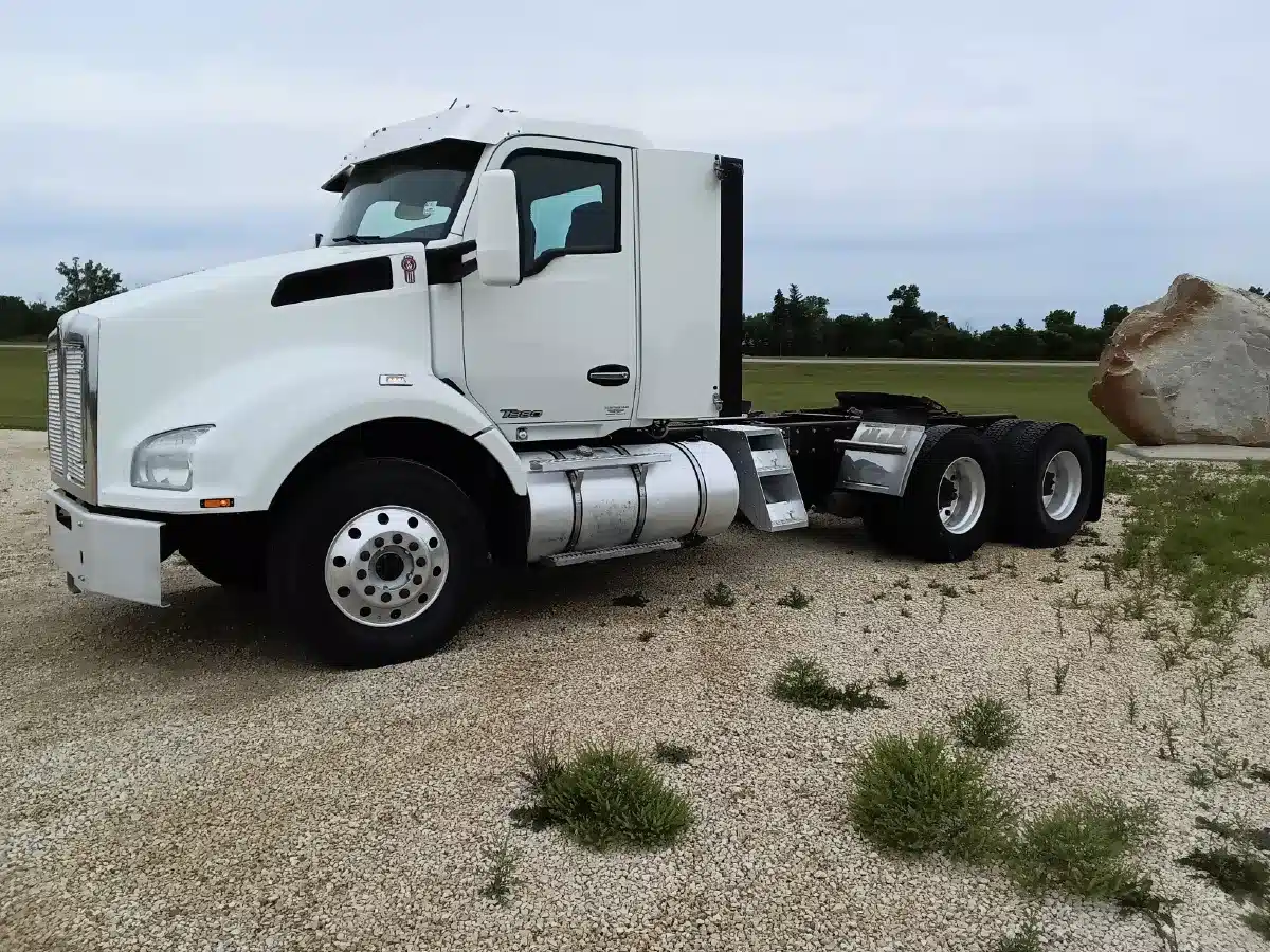 Gallery image 2 for Used 2021 Kenworth T880 Semi-Truck
