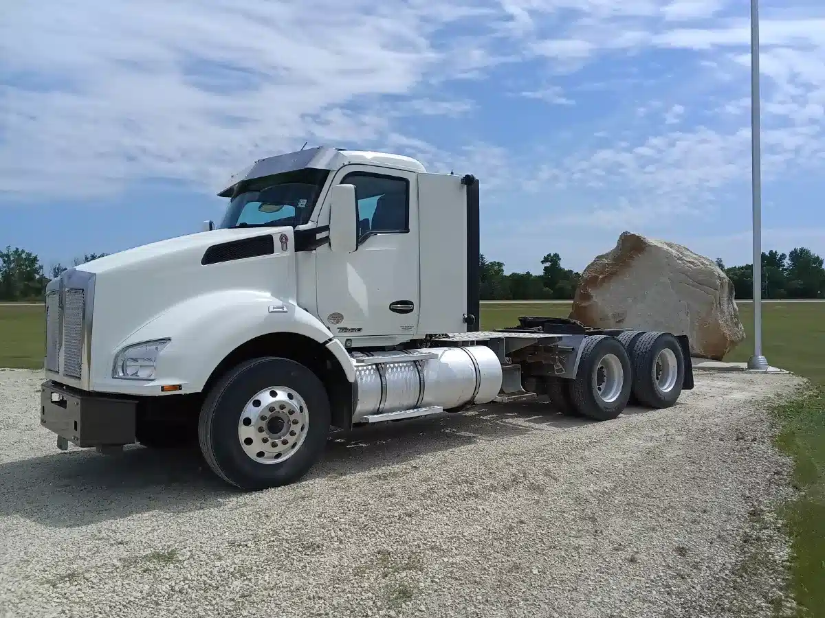 Gallery image 1 for Used 2021 Kenworth T880 Semi-Truck