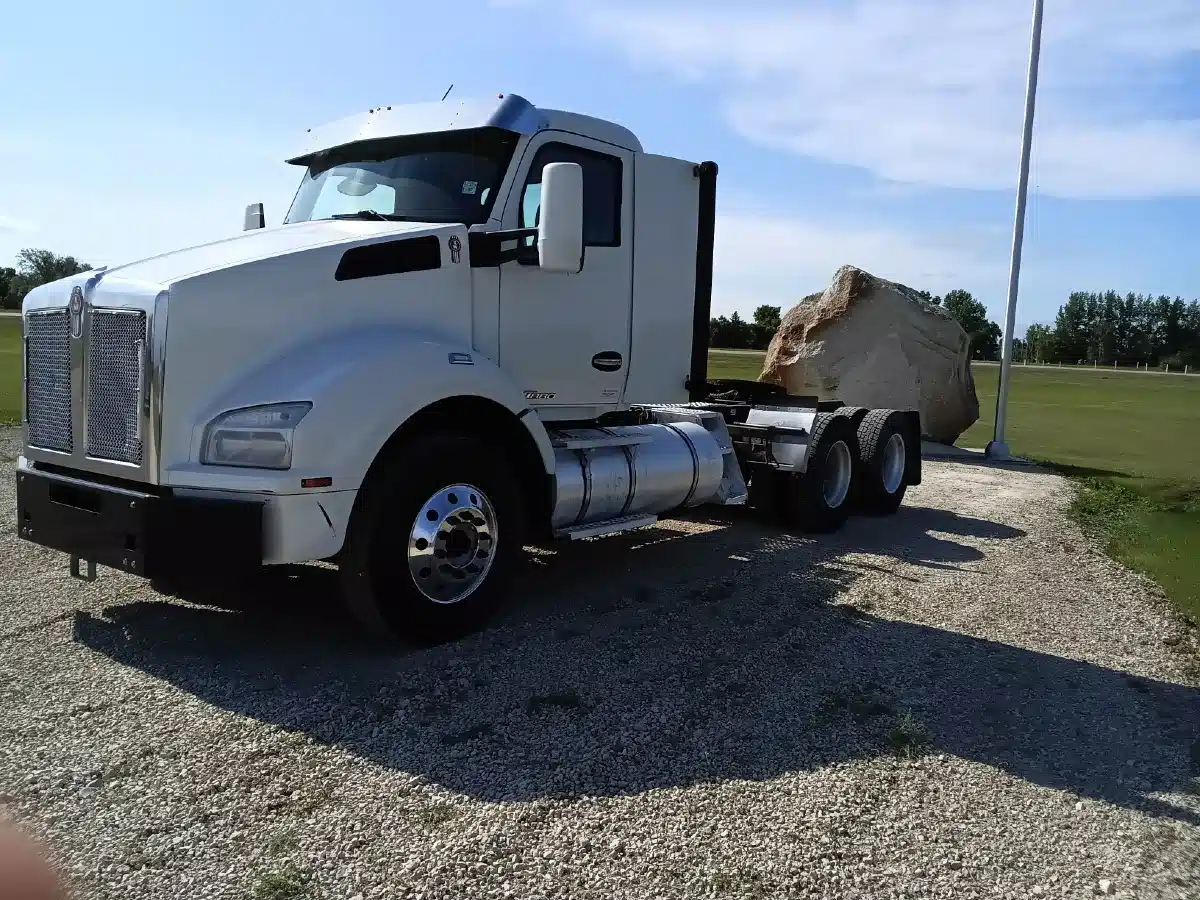Gallery image 1 for 2022 Kenworth T880 Semi-Truck